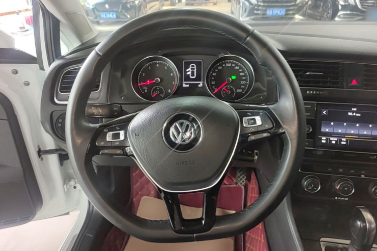 Volkswagen Golf 2018 car image #11