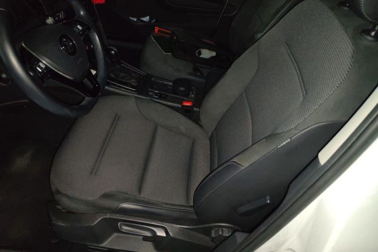 Volkswagen Golf 2019 car image #19
