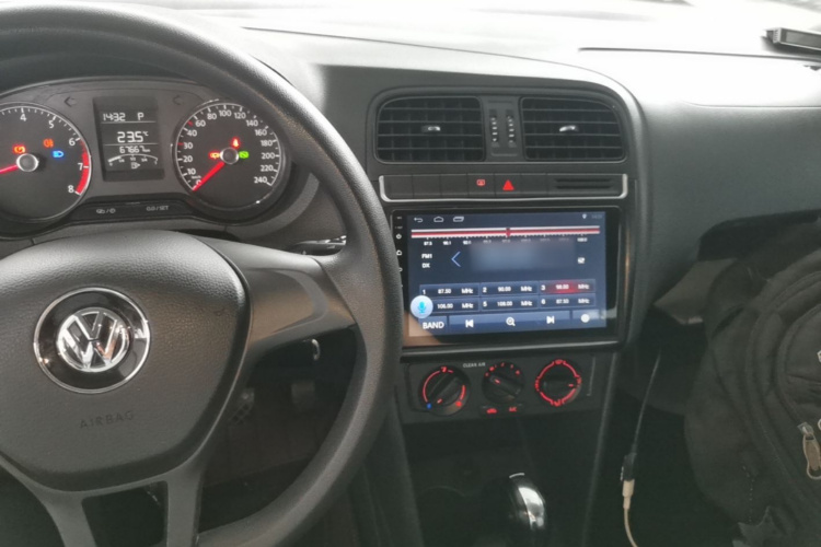 Volkswagen Polo 2018 car image #10