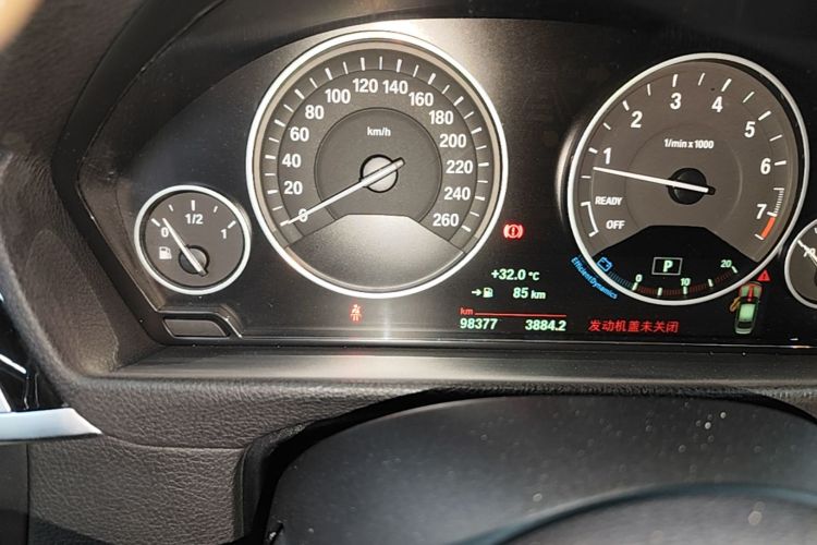 BMW 3 Series 2018 car image #12