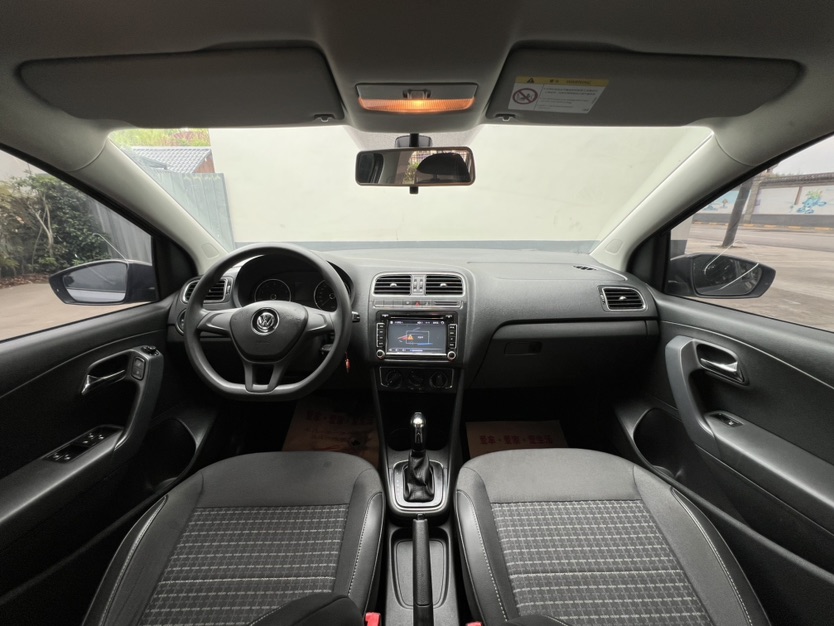 Volkswagen Polo 2014 car image #6