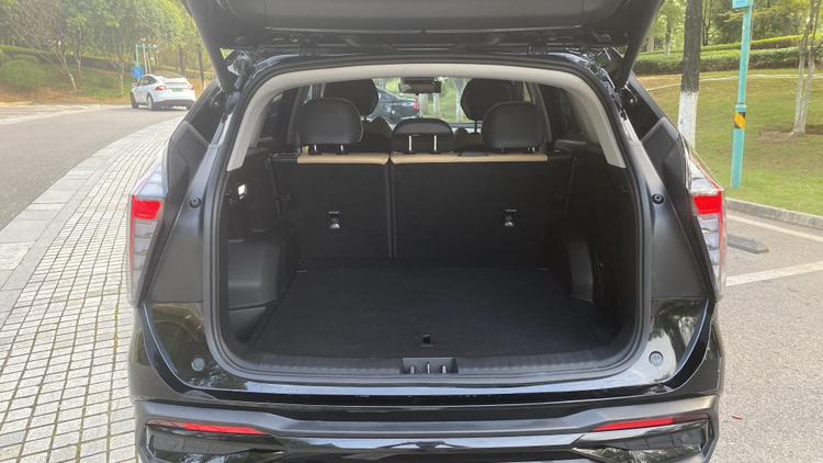 GEELY Boyue L 2023 immagine di auto #12
