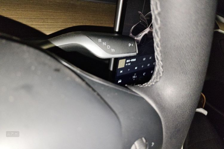 Tesla Model Y 2022 car image #16