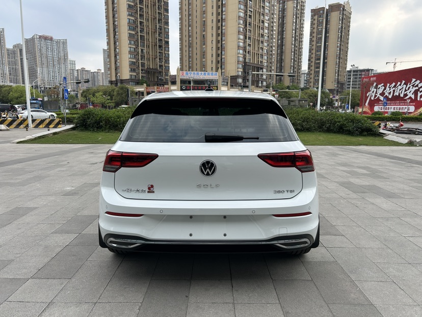 Volkswagen Golf 2024 car image #4