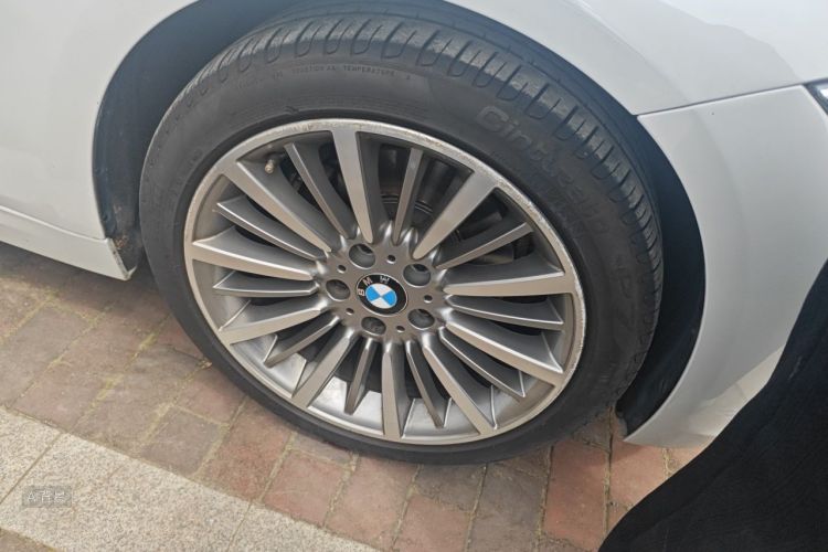 BMW 3 Series 2019 car image #9