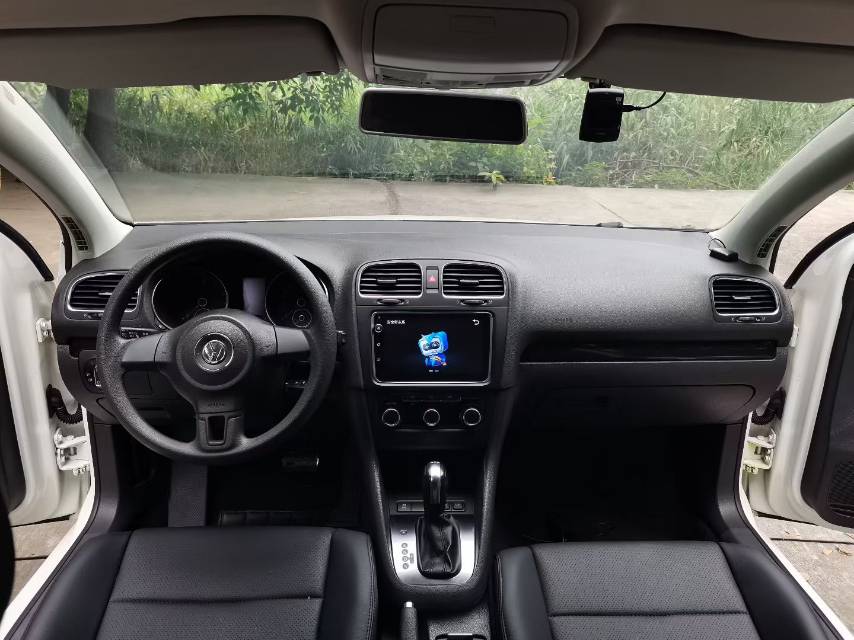 Volkswagen Golf 2011 car image #8