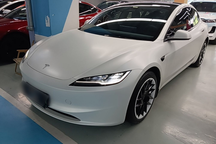 Tesla Model 3 2025 car image #2