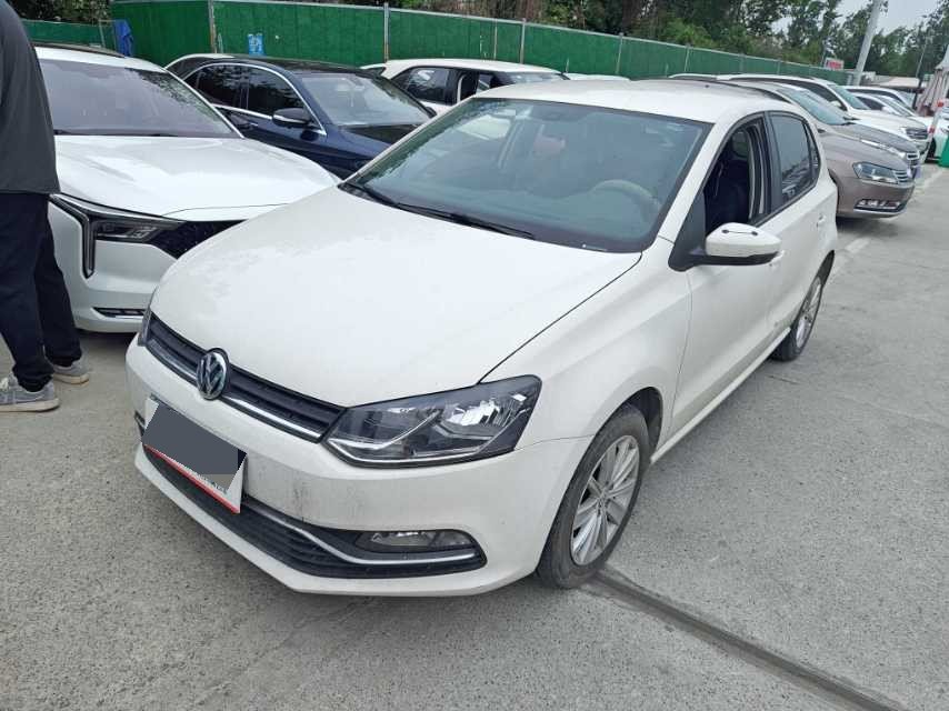Volkswagen Polo 2015 car image 
