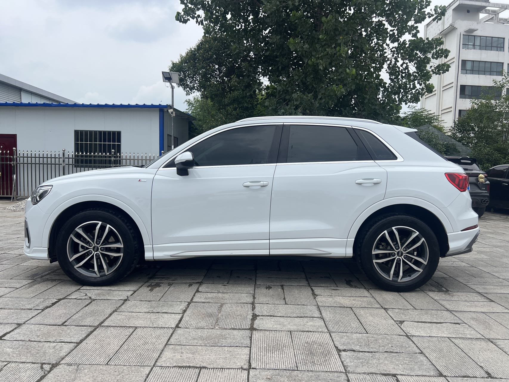 Audi Q3 2021 car image #8