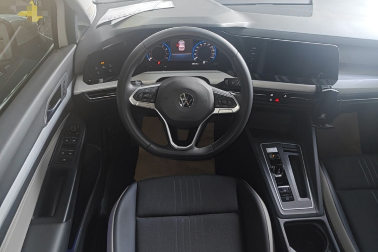 Volkswagen Golf 2022 car image #11