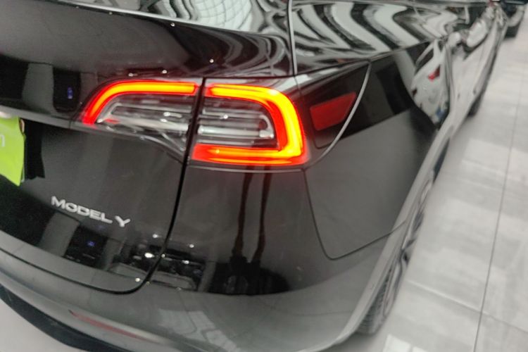 Tesla Model Y 2023 #8 Tesla Model Y 2023 car image #8