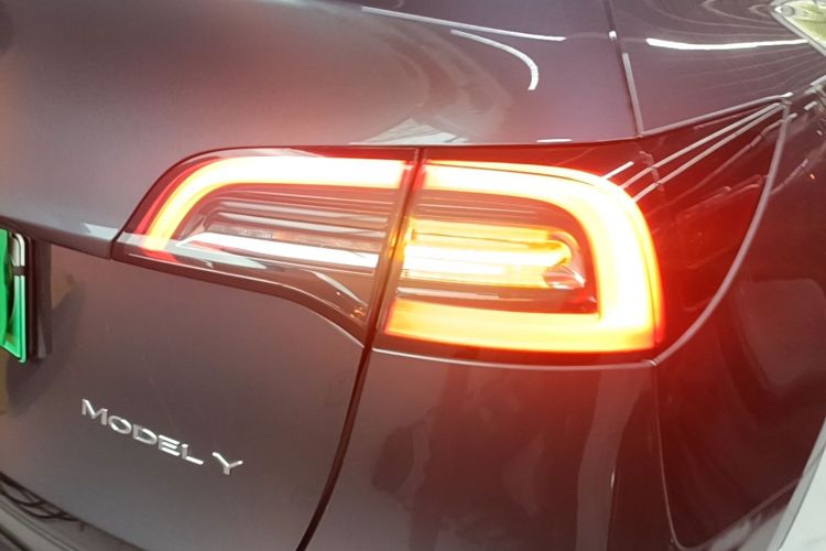 Tesla Model Y 2022 image de voiture #8