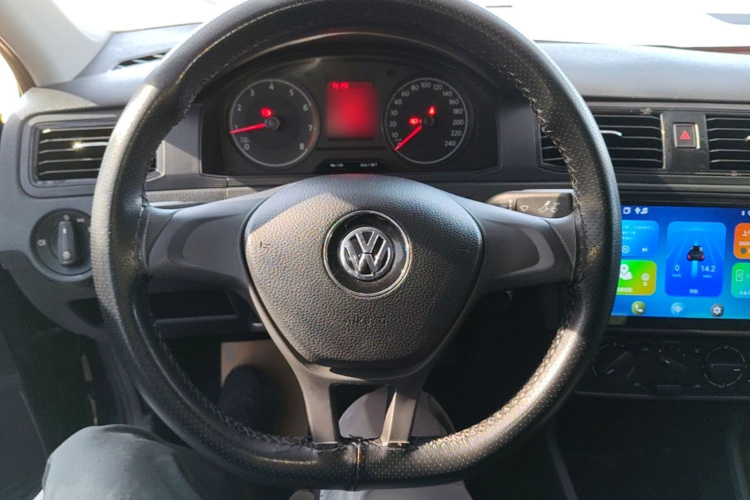 Volkswagen Santana 2017 car image #11