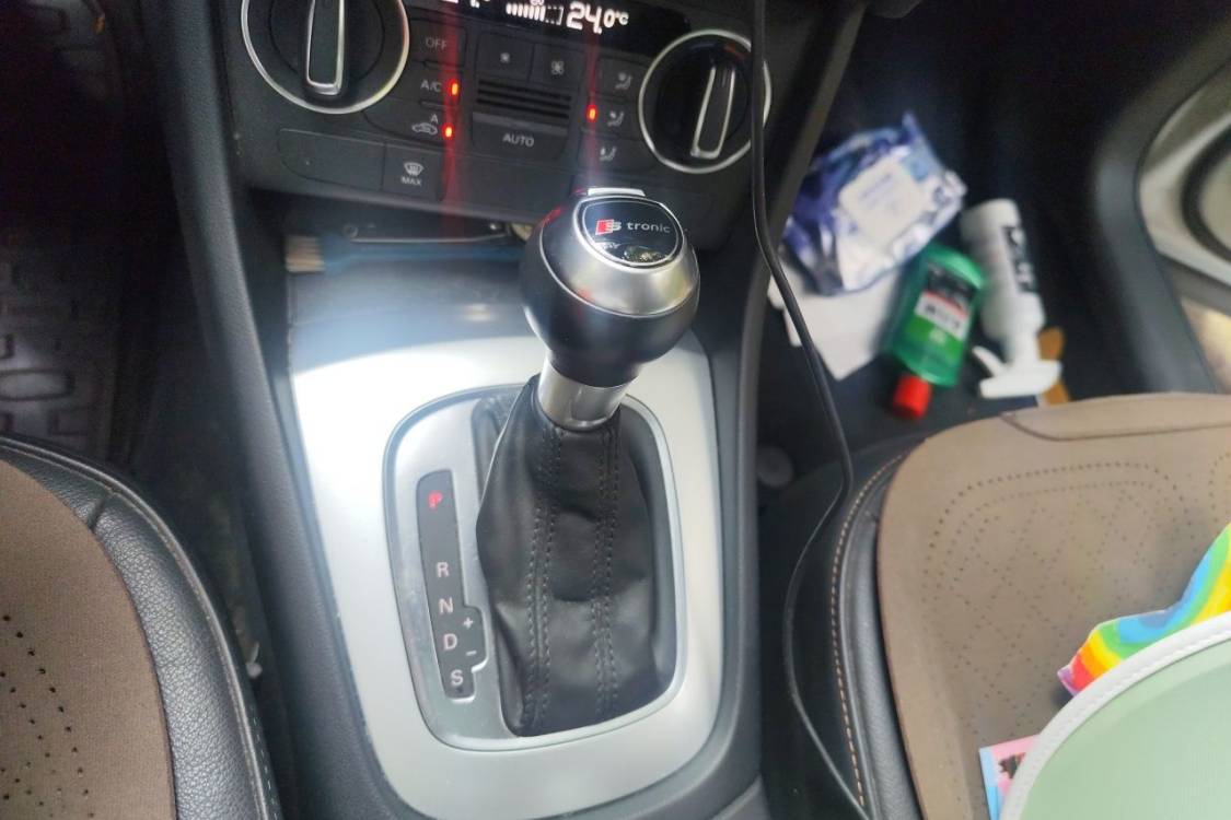 Audi Q3 2017 car image #27