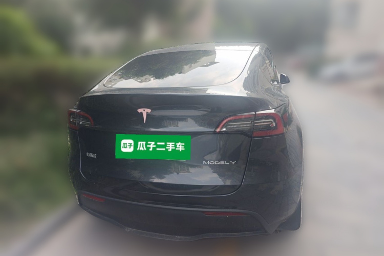Tesla Model Y 2024 #4 Tesla Model Y 2024 car image #4