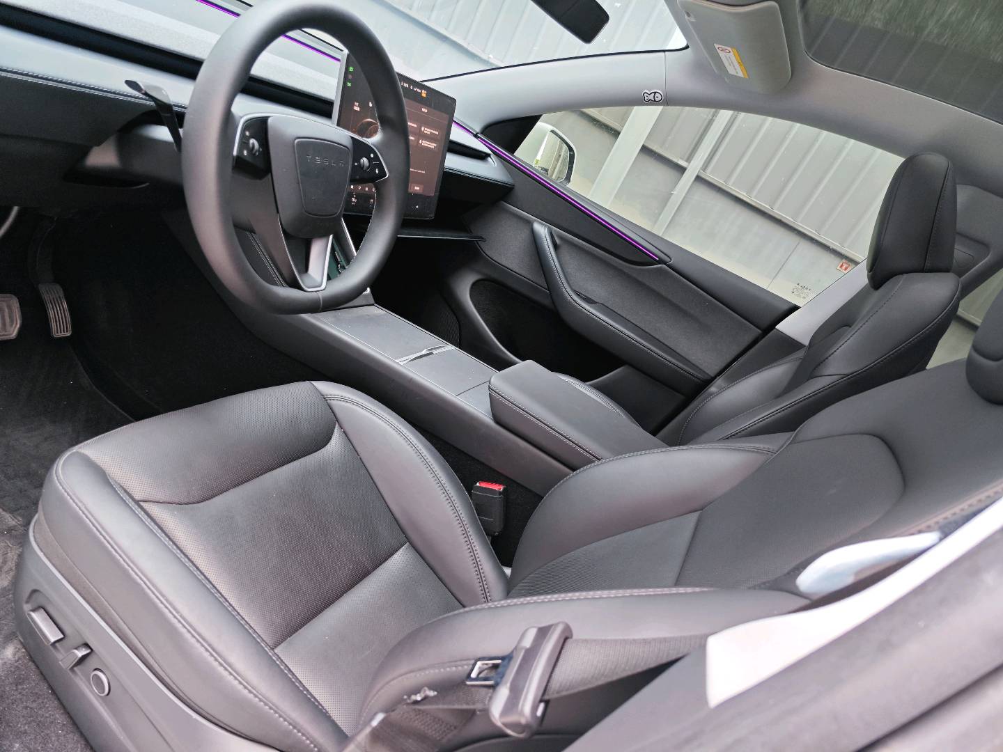 Tesla Model Y 2025 #4 Tesla Model Y 2025 car image #4