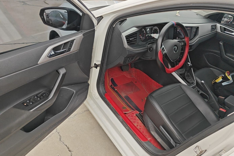 Volkswagen Polo 2021 car image #16