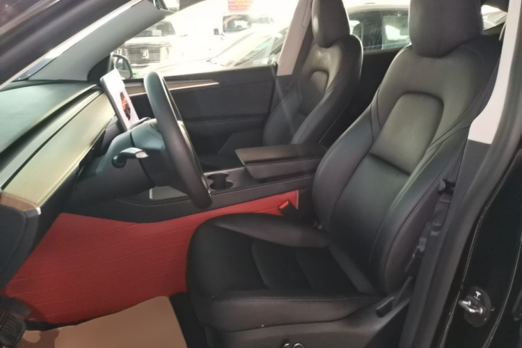Tesla Model Y 2023 car image #15