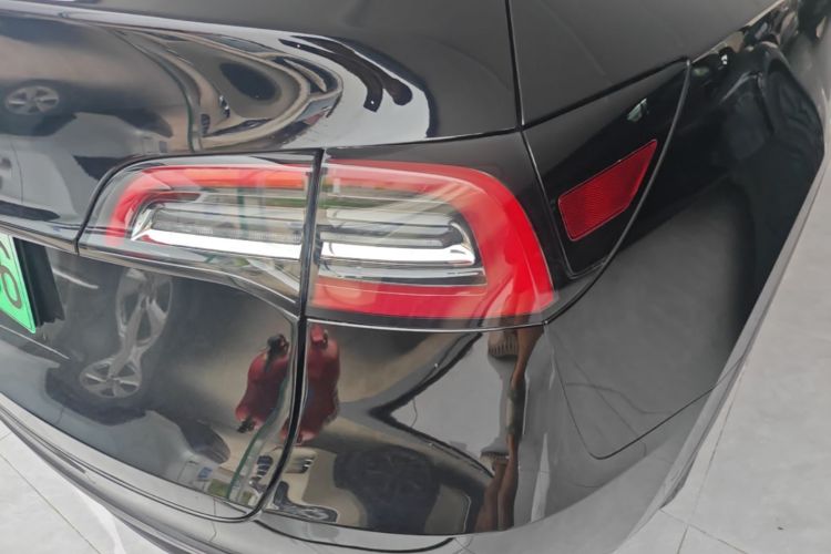 Tesla Model Y 2022 car image #8