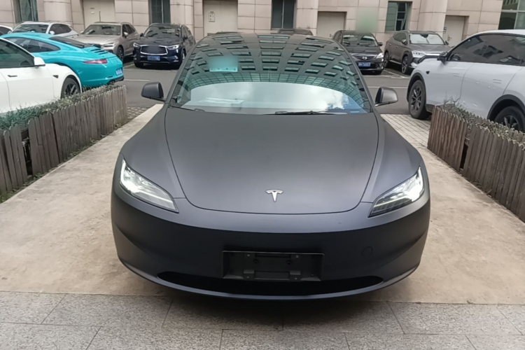 Tesla Model 3 2023 car image #3