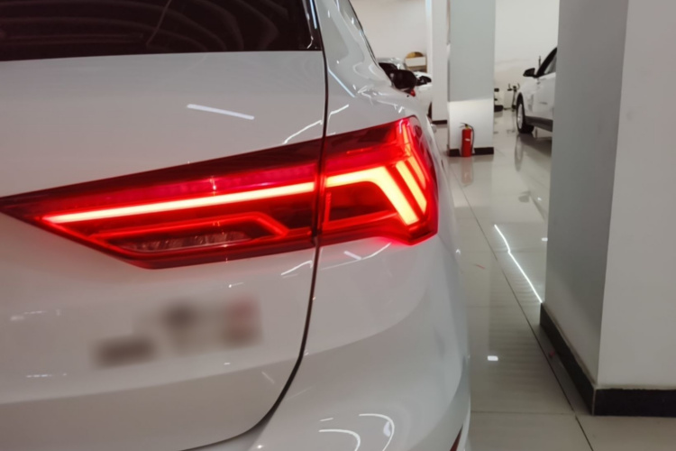 Audi Q3 2023 #8 Audi Q3 2023 car image #8