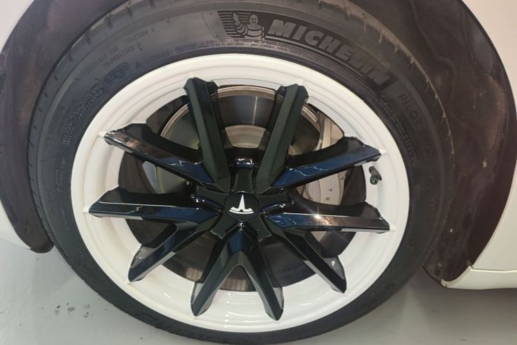 Tesla Model 3 2020 car image #9
