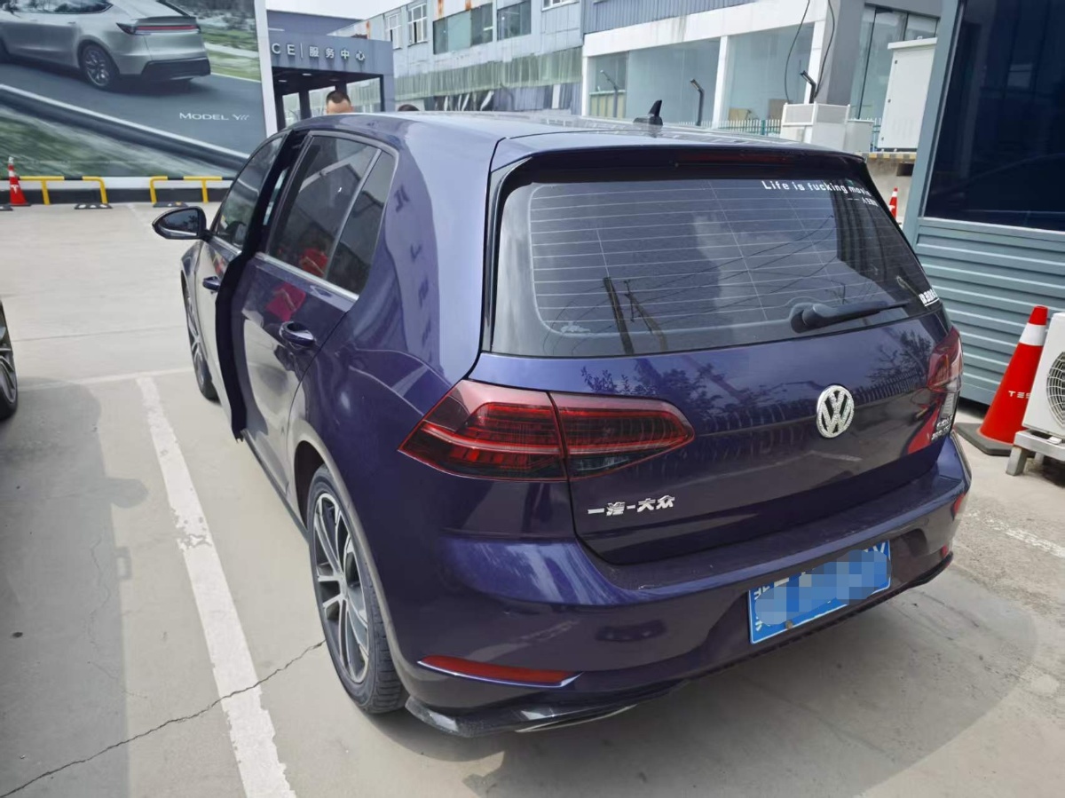 Volkswagen Golf 2018 car image #4