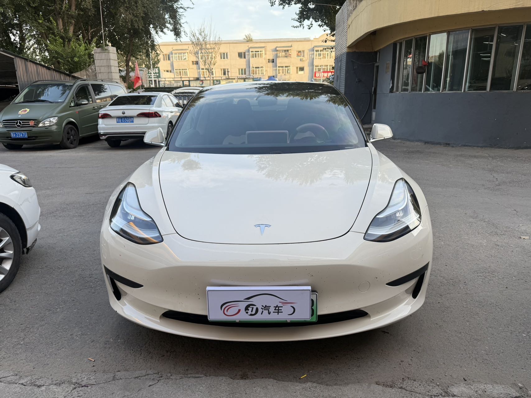 Tesla Model 3 2020 car image #2