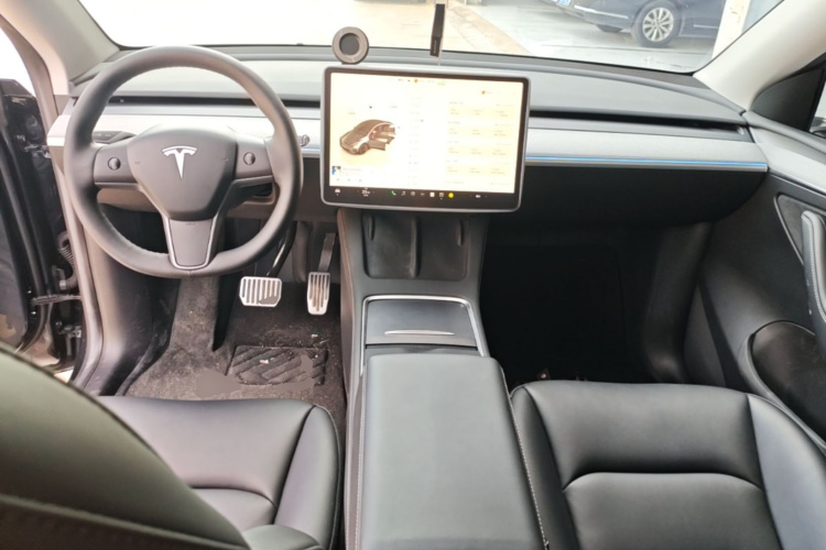 Tesla Model Y 2024 car image #10