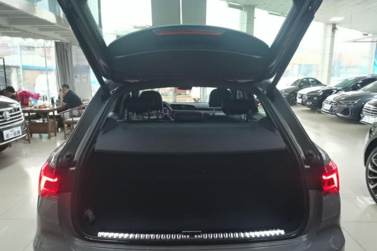 Audi Q3 2025 car image #19