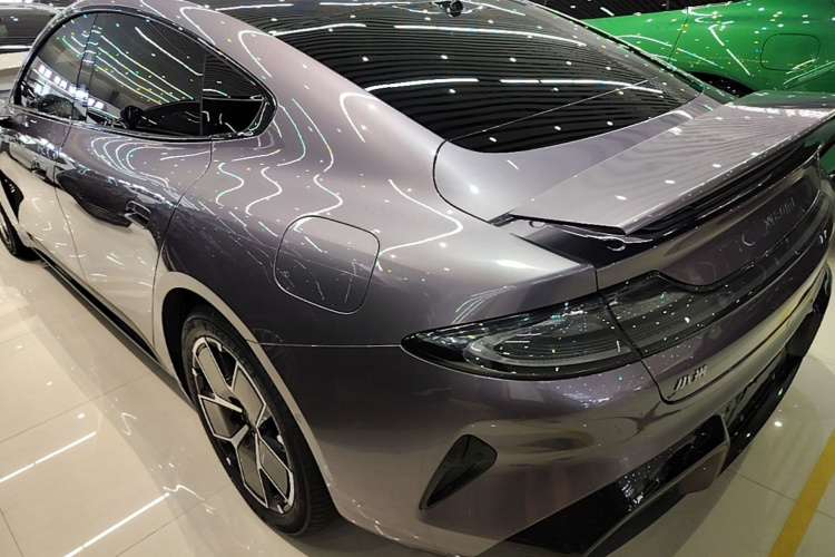 MI SU7 2025 immagine di auto #5