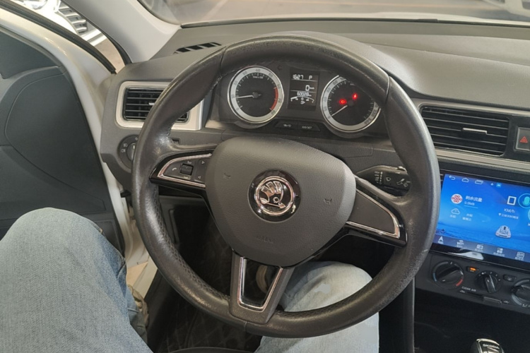 Skoda Rapid 2018 car image #15