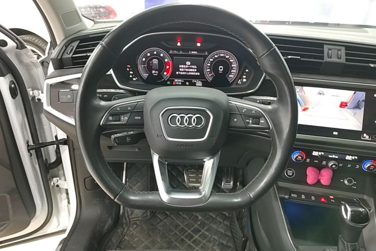 Audi Q3 2023 car image #11