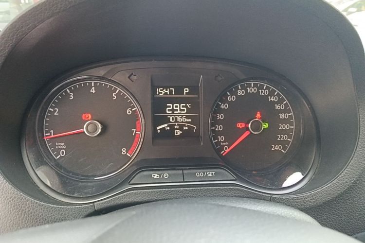 Volkswagen Polo 2018 car image #12