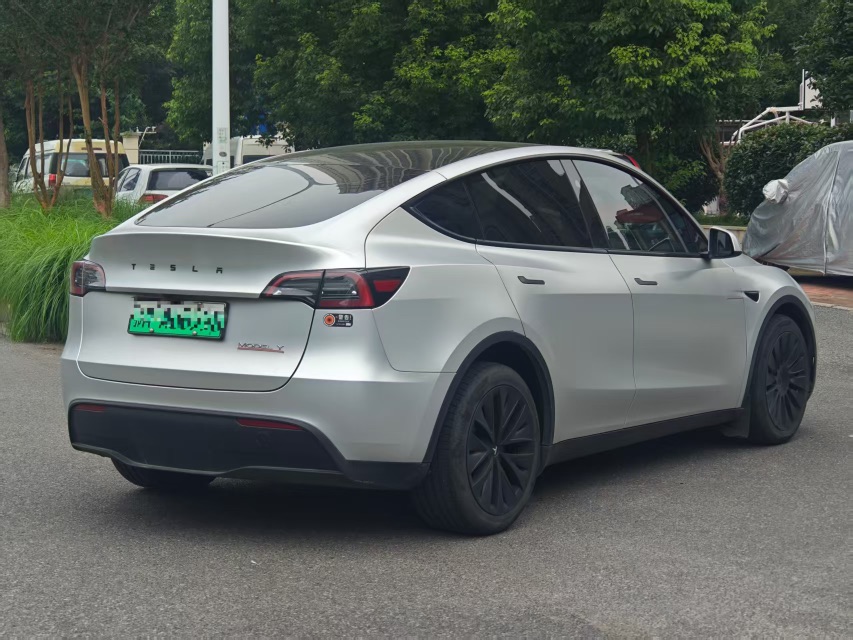 Tesla Model Y 2024 immagine di auto #7