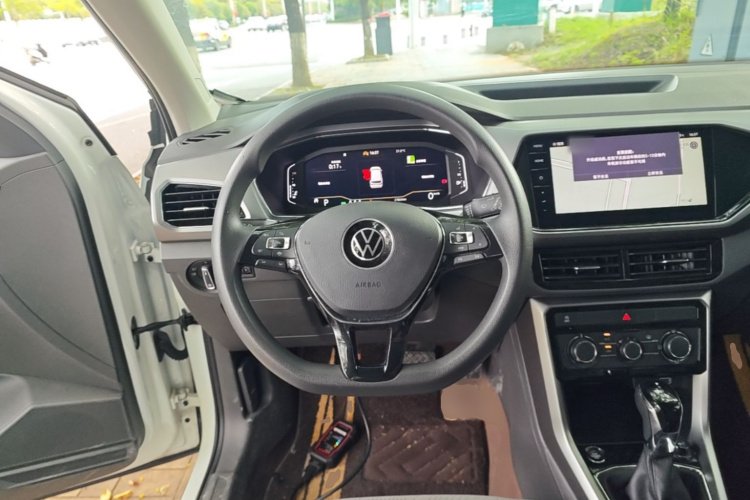Volkswagen T-Cross 2023 car image #11