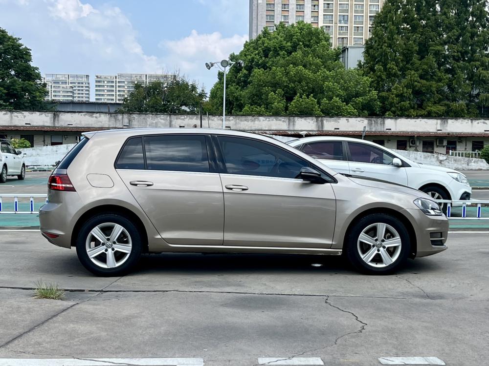 Volkswagen Golf 2017 car image #8
