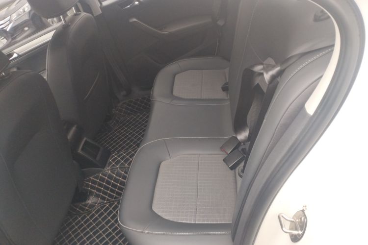 Volkswagen Santana 2019 صورة سيارة #17