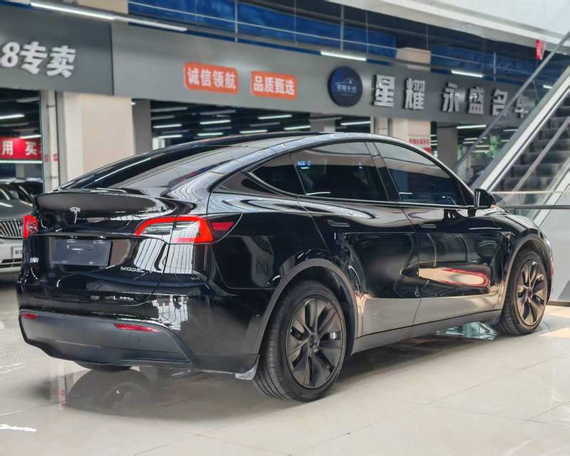 Tesla Model Y 2022 #4 Tesla Model Y 2022 car image #4