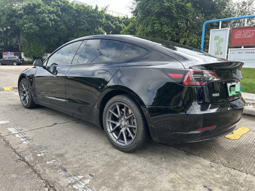 Tesla Model 3 2022 car image #3