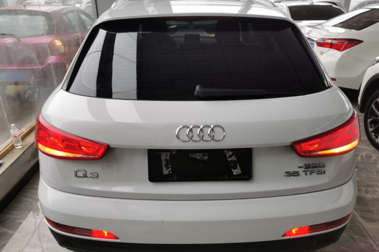 Audi Q3 2015 car image #6