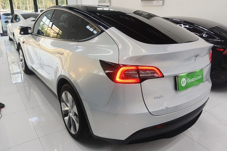 Tesla Model Y 2022 car image #5