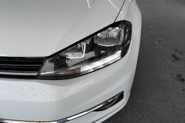 Volkswagen Golf 2020 car image #23