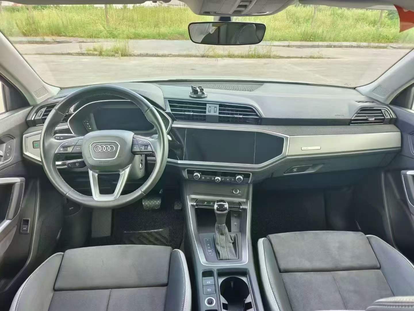 Audi Q3 2023 car image #7