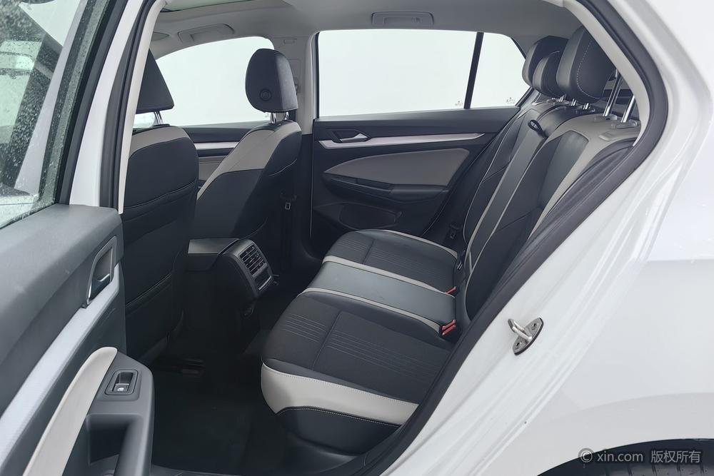Volkswagen Golf 2021 car image #20