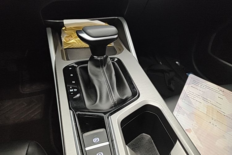 GEELY Emgrand 2025 #14 GEELY Emgrand 2025 car image #14