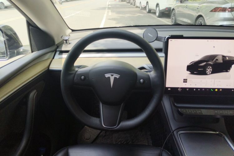 Tesla Model Y 2023 #15 Tesla Model Y 2023 car image #15