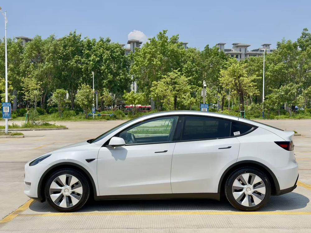 Tesla Model Y 2021 #4 Tesla Model Y 2021 car image #4