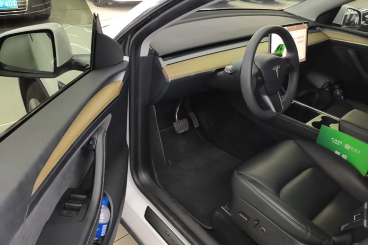 Tesla Model Y 2023 #12 Tesla Model Y 2023 car image #12