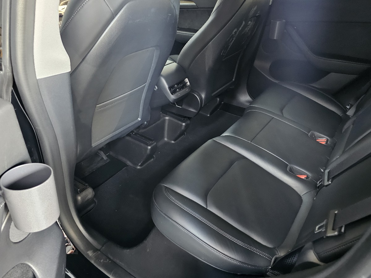 Tesla Model Y 2023 #3 Tesla Model Y 2023 car image #3